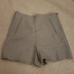 Patterned dress shorts